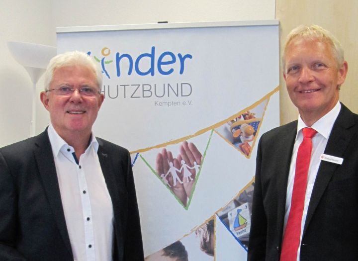 Großzügige Spende der Sparkasse